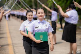 239. พิธีกล่าวคำปฏิญาณตนของนักศึกษา และพิธีลอดซุ้มไม้เรียวครุศาสตร์