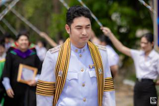 243. พิธีกล่าวคำปฏิญาณตนของนักศึกษา และพิธีลอดซุ้มไม้เรียวครุศาสตร์