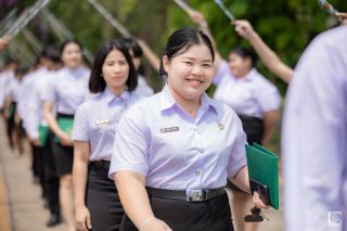 253. พิธีกล่าวคำปฏิญาณตนของนักศึกษา และพิธีลอดซุ้มไม้เรียวครุศาสตร์