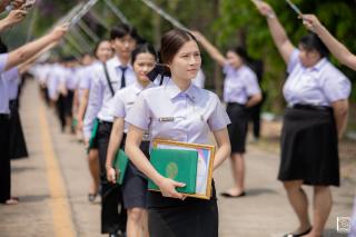 261. พิธีกล่าวคำปฏิญาณตนของนักศึกษา และพิธีลอดซุ้มไม้เรียวครุศาสตร์
