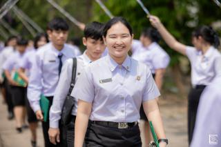 272. พิธีกล่าวคำปฏิญาณตนของนักศึกษา และพิธีลอดซุ้มไม้เรียวครุศาสตร์