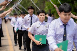 276. พิธีกล่าวคำปฏิญาณตนของนักศึกษา และพิธีลอดซุ้มไม้เรียวครุศาสตร์