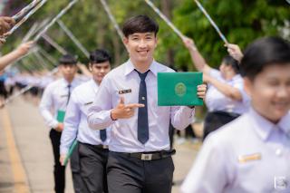277. พิธีกล่าวคำปฏิญาณตนของนักศึกษา และพิธีลอดซุ้มไม้เรียวครุศาสตร์