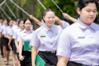 282. พิธีกล่าวคำปฏิญาณตนของนักศึกษา และพิธีลอดซุ้มไม้เรียวครุศาสตร์
