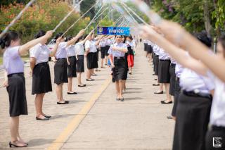 291. พิธีกล่าวคำปฏิญาณตนของนักศึกษา และพิธีลอดซุ้มไม้เรียวครุศาสตร์