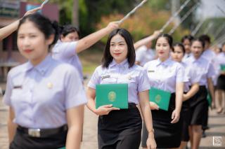 299. พิธีกล่าวคำปฏิญาณตนของนักศึกษา และพิธีลอดซุ้มไม้เรียวครุศาสตร์