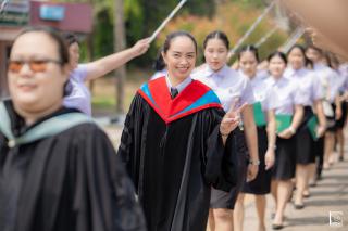 310. พิธีกล่าวคำปฏิญาณตนของนักศึกษา และพิธีลอดซุ้มไม้เรียวครุศาสตร์