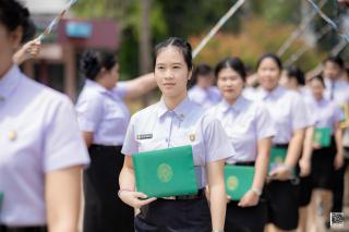 312. พิธีกล่าวคำปฏิญาณตนของนักศึกษา และพิธีลอดซุ้มไม้เรียวครุศาสตร์