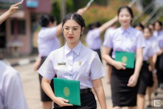 325. พิธีกล่าวคำปฏิญาณตนของนักศึกษา และพิธีลอดซุ้มไม้เรียวครุศาสตร์