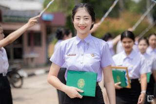 327. พิธีกล่าวคำปฏิญาณตนของนักศึกษา และพิธีลอดซุ้มไม้เรียวครุศาสตร์