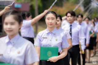 330. พิธีกล่าวคำปฏิญาณตนของนักศึกษา และพิธีลอดซุ้มไม้เรียวครุศาสตร์