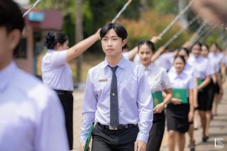 332. พิธีกล่าวคำปฏิญาณตนของนักศึกษา และพิธีลอดซุ้มไม้เรียวครุศาสตร์