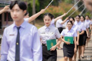 333. พิธีกล่าวคำปฏิญาณตนของนักศึกษา และพิธีลอดซุ้มไม้เรียวครุศาสตร์