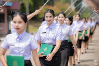 335. พิธีกล่าวคำปฏิญาณตนของนักศึกษา และพิธีลอดซุ้มไม้เรียวครุศาสตร์