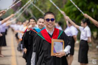 347. พิธีกล่าวคำปฏิญาณตนของนักศึกษา และพิธีลอดซุ้มไม้เรียวครุศาสตร์