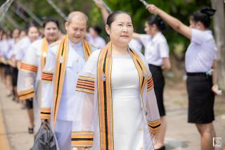 351. พิธีกล่าวคำปฏิญาณตนของนักศึกษา และพิธีลอดซุ้มไม้เรียวครุศาสตร์
