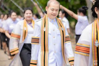 352. พิธีกล่าวคำปฏิญาณตนของนักศึกษา และพิธีลอดซุ้มไม้เรียวครุศาสตร์