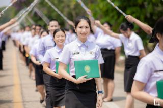 355. พิธีกล่าวคำปฏิญาณตนของนักศึกษา และพิธีลอดซุ้มไม้เรียวครุศาสตร์