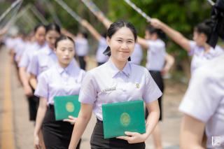 366. พิธีกล่าวคำปฏิญาณตนของนักศึกษา และพิธีลอดซุ้มไม้เรียวครุศาสตร์