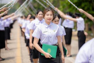 372. พิธีกล่าวคำปฏิญาณตนของนักศึกษา และพิธีลอดซุ้มไม้เรียวครุศาสตร์