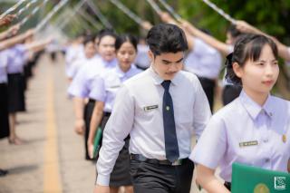 378. พิธีกล่าวคำปฏิญาณตนของนักศึกษา และพิธีลอดซุ้มไม้เรียวครุศาสตร์