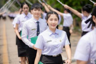 382. พิธีกล่าวคำปฏิญาณตนของนักศึกษา และพิธีลอดซุ้มไม้เรียวครุศาสตร์