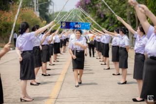 384. พิธีกล่าวคำปฏิญาณตนของนักศึกษา และพิธีลอดซุ้มไม้เรียวครุศาสตร์