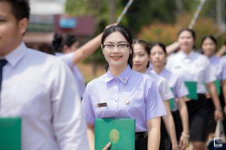 389. พิธีกล่าวคำปฏิญาณตนของนักศึกษา และพิธีลอดซุ้มไม้เรียวครุศาสตร์