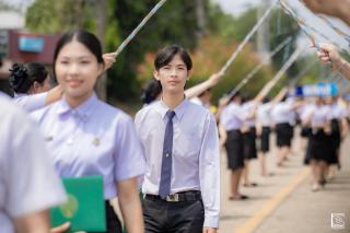393. พิธีกล่าวคำปฏิญาณตนของนักศึกษา และพิธีลอดซุ้มไม้เรียวครุศาสตร์