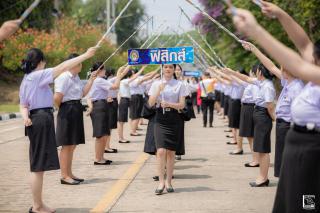 394. พิธีกล่าวคำปฏิญาณตนของนักศึกษา และพิธีลอดซุ้มไม้เรียวครุศาสตร์