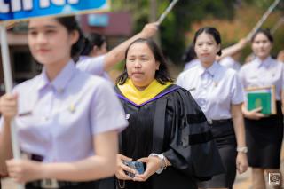 395. พิธีกล่าวคำปฏิญาณตนของนักศึกษา และพิธีลอดซุ้มไม้เรียวครุศาสตร์