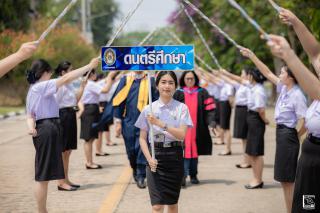 399. พิธีกล่าวคำปฏิญาณตนของนักศึกษา และพิธีลอดซุ้มไม้เรียวครุศาสตร์