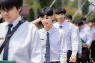 405. พิธีกล่าวคำปฏิญาณตนของนักศึกษา และพิธีลอดซุ้มไม้เรียวครุศาสตร์