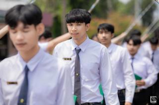 406. พิธีกล่าวคำปฏิญาณตนของนักศึกษา และพิธีลอดซุ้มไม้เรียวครุศาสตร์