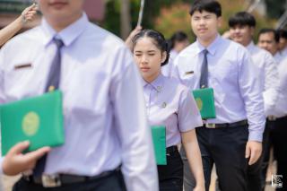 410. พิธีกล่าวคำปฏิญาณตนของนักศึกษา และพิธีลอดซุ้มไม้เรียวครุศาสตร์