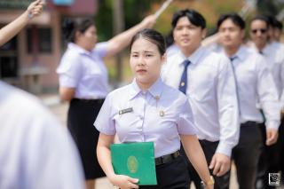 411. พิธีกล่าวคำปฏิญาณตนของนักศึกษา และพิธีลอดซุ้มไม้เรียวครุศาสตร์