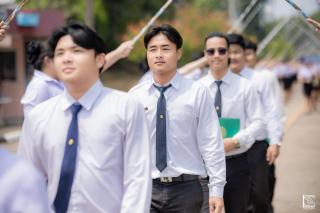 412. พิธีกล่าวคำปฏิญาณตนของนักศึกษา และพิธีลอดซุ้มไม้เรียวครุศาสตร์