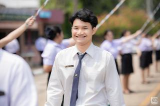 415. พิธีกล่าวคำปฏิญาณตนของนักศึกษา และพิธีลอดซุ้มไม้เรียวครุศาสตร์