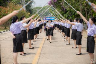 419. พิธีกล่าวคำปฏิญาณตนของนักศึกษา และพิธีลอดซุ้มไม้เรียวครุศาสตร์