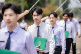 427. พิธีกล่าวคำปฏิญาณตนของนักศึกษา และพิธีลอดซุ้มไม้เรียวครุศาสตร์