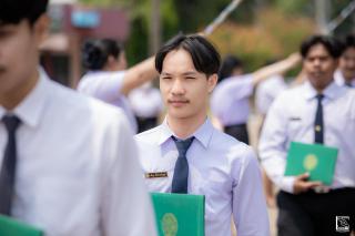 428. พิธีกล่าวคำปฏิญาณตนของนักศึกษา และพิธีลอดซุ้มไม้เรียวครุศาสตร์