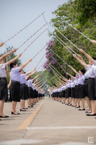 433. พิธีกล่าวคำปฏิญาณตนของนักศึกษา และพิธีลอดซุ้มไม้เรียวครุศาสตร์