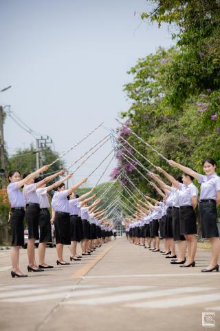 436. พิธีกล่าวคำปฏิญาณตนของนักศึกษา และพิธีลอดซุ้มไม้เรียวครุศาสตร์