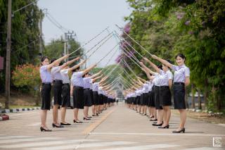 438. พิธีกล่าวคำปฏิญาณตนของนักศึกษา และพิธีลอดซุ้มไม้เรียวครุศาสตร์