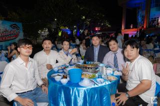 98. งานราตรีสีฟ้า