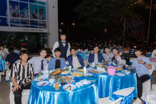 132. งานราตรีสีฟ้า