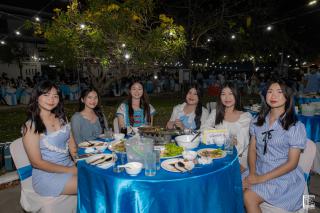 215. งานราตรีสีฟ้า
