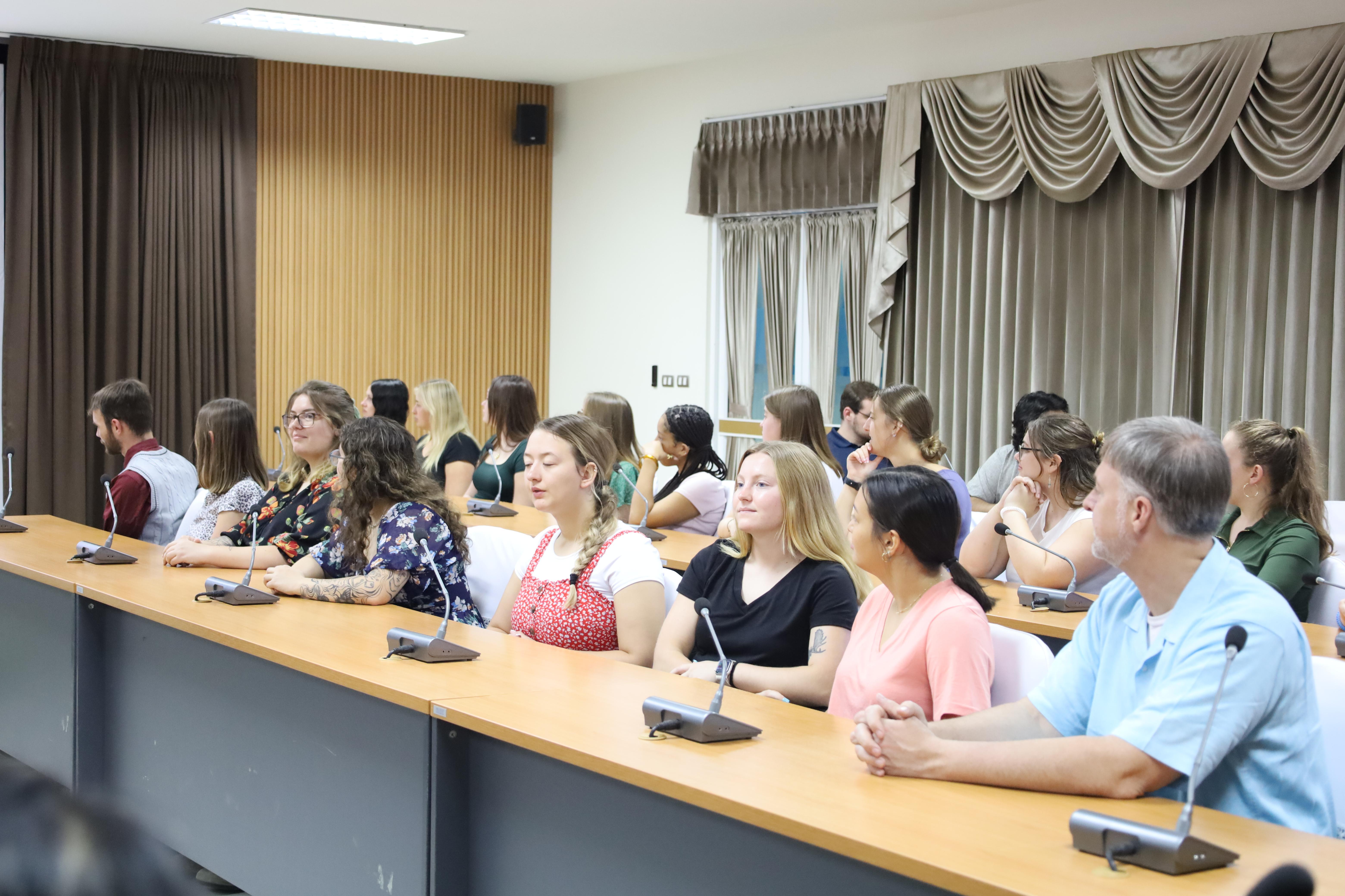 12. ต้อนรับคณะอาจารย์และนักศึกษาจาก Bowling Green State University (BGSU) รัฐ Ohio ประเทศอเมริกา