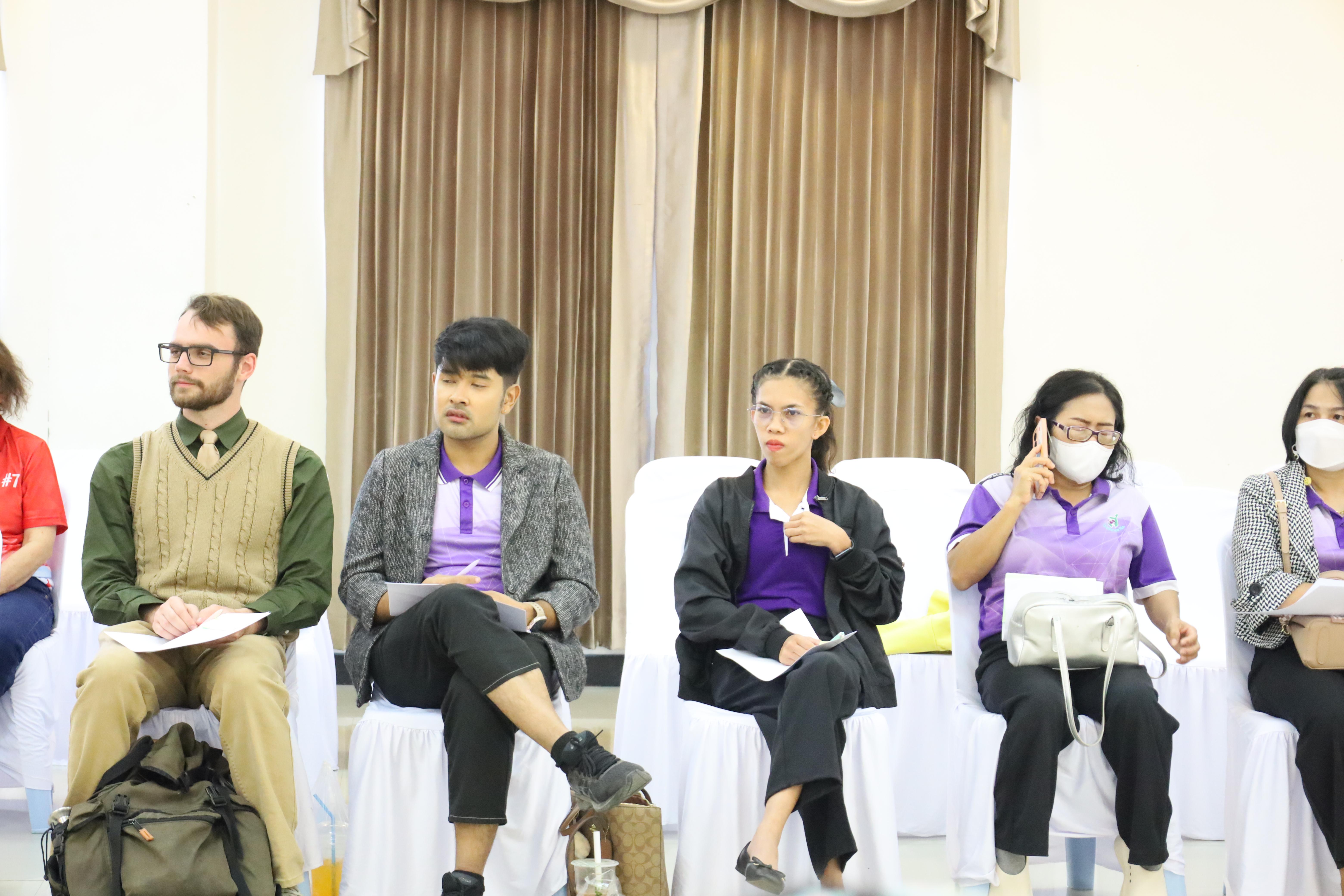 7. อบรมเชิงปฏิบัติการพัฒนาความรู้ทักษะด้านภาษาอังกฤษในศตวรรษที่ 21 สำหรับบุคลากรทางการศึกษา