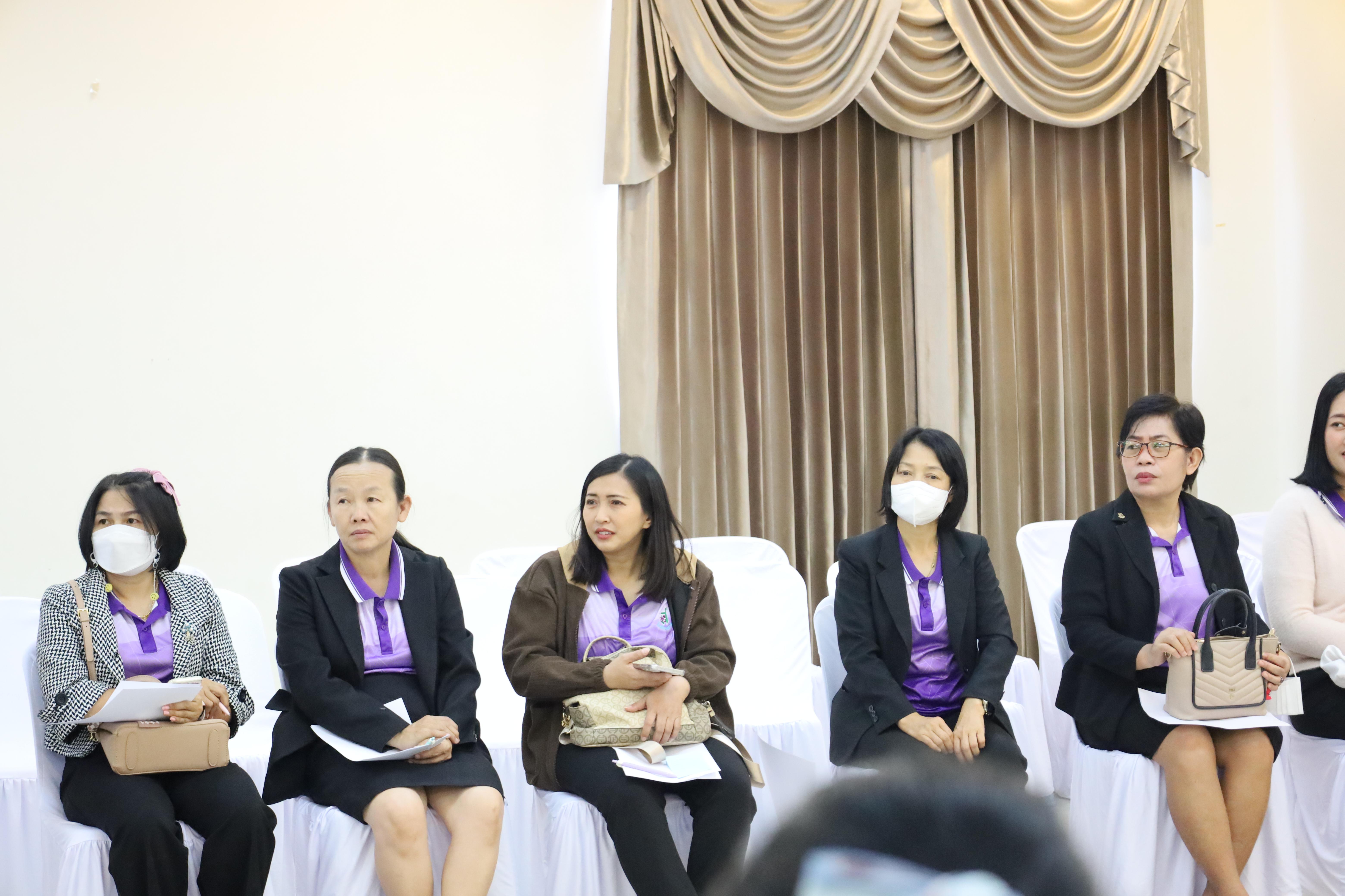 8. อบรมเชิงปฏิบัติการพัฒนาความรู้ทักษะด้านภาษาอังกฤษในศตวรรษที่ 21 สำหรับบุคลากรทางการศึกษา